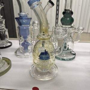 Clear and Blue Bong med